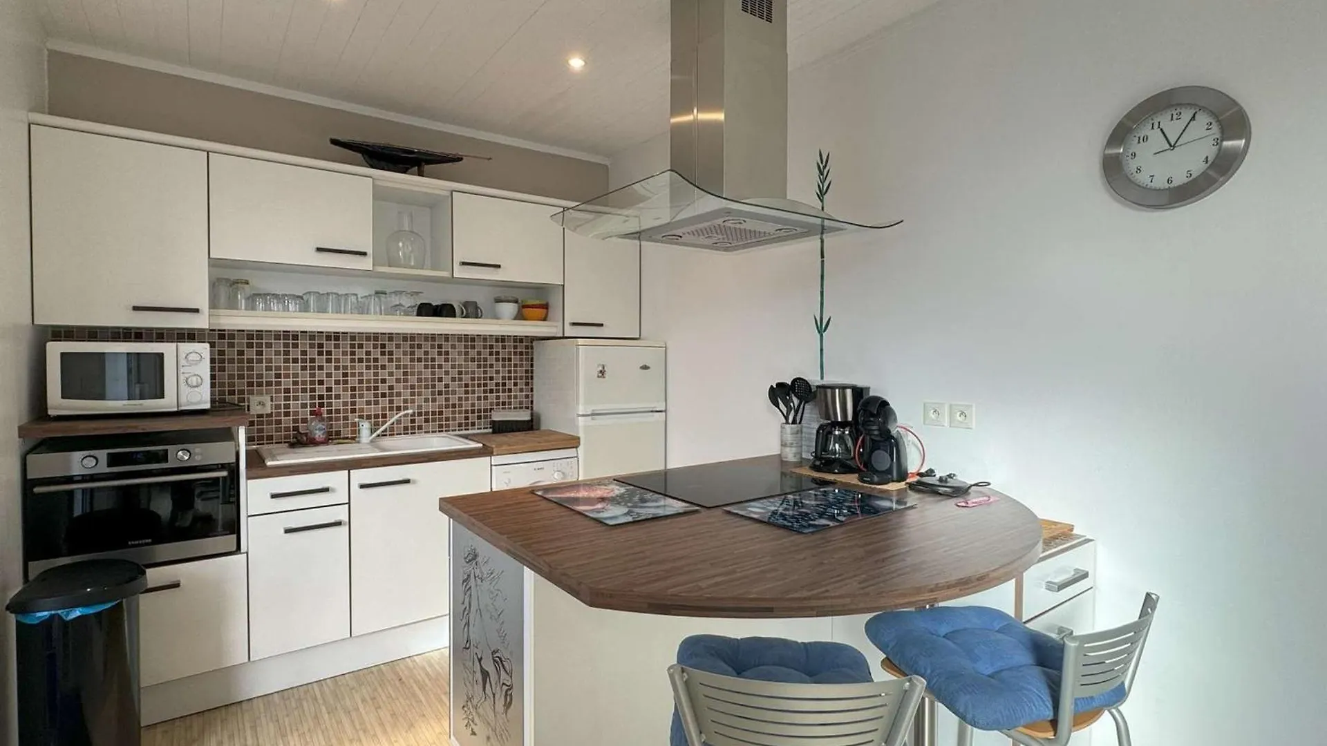 Maison Avec Wifi, Veranda, A 320M De La Mer Et A 500M De La Plage, A Tregastel - Fr-1-368-408
