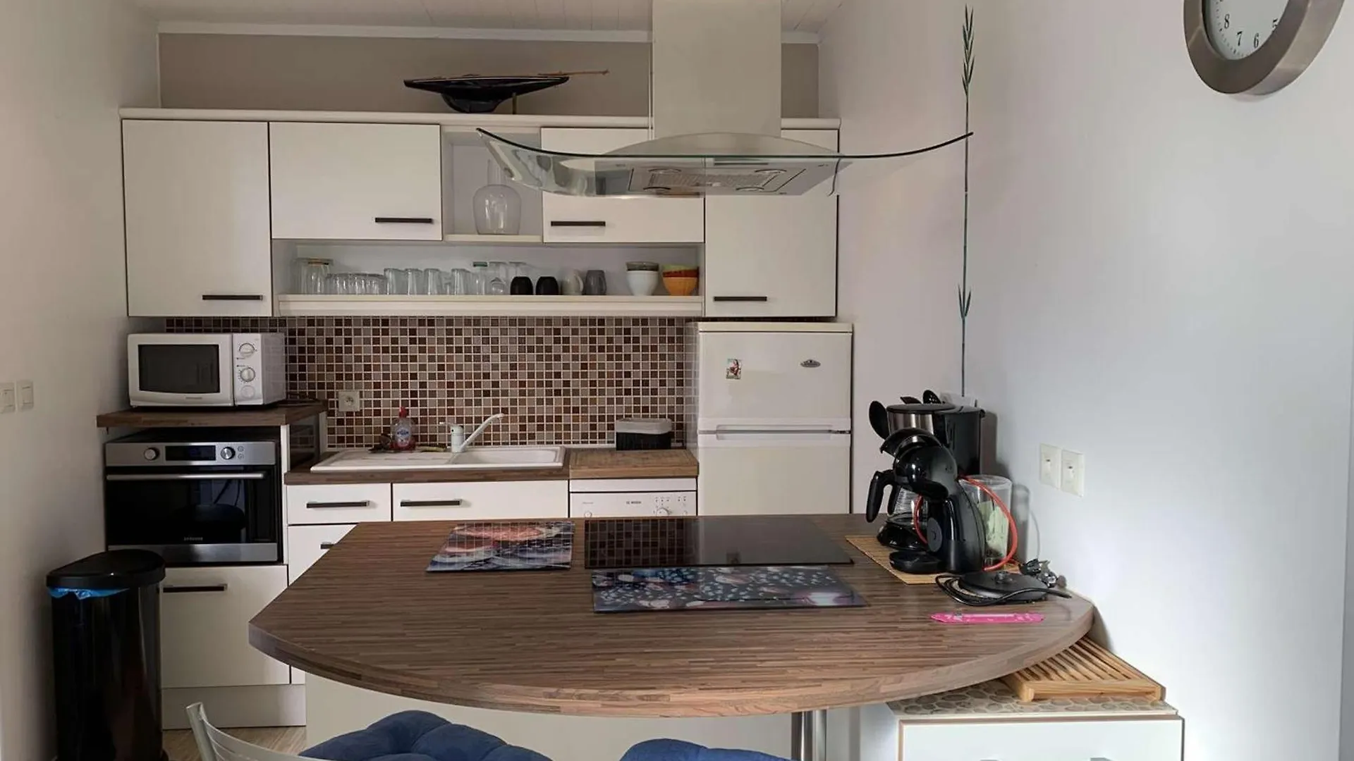 Maison Avec Wifi, Veranda, A 320M De La Mer Et A 500M De La Plage, A Tregastel - Fr-1-368-408